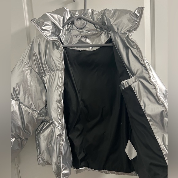 Silver Puffer Jacket - sz M/L - Picture 3 of 3
